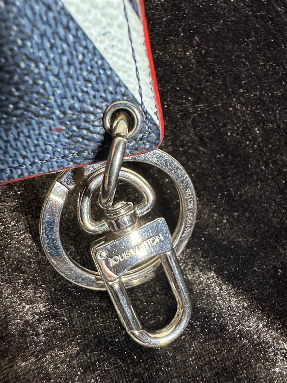 Louis Vuitton Black Leather America's Cup 2017 Key & Card Holder Keyring - Picture 6 of 9